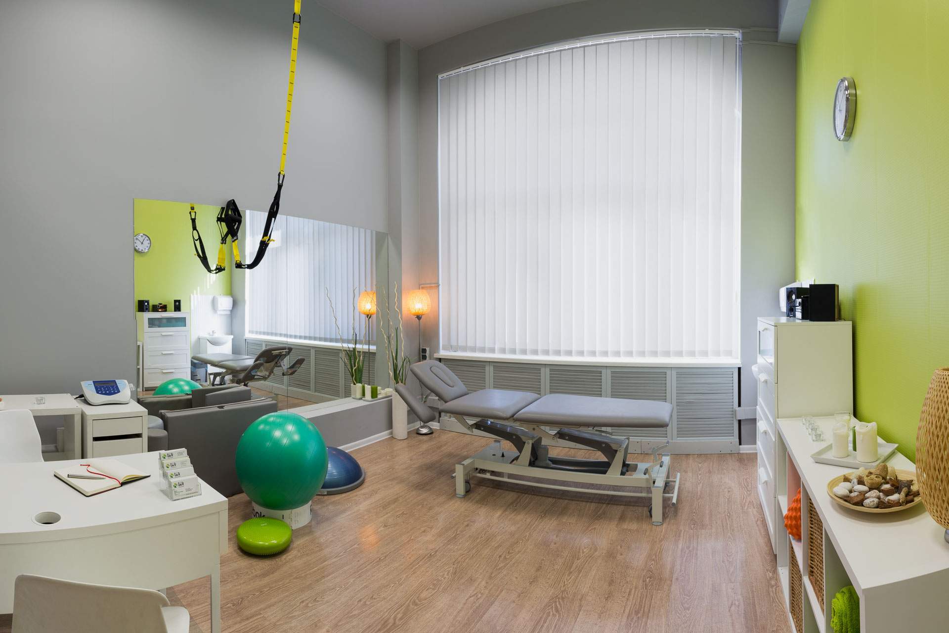 Przestronne i dobrze wyposażone centrum rehabilitacji i masażu RehaFit czeka na Ciebie.