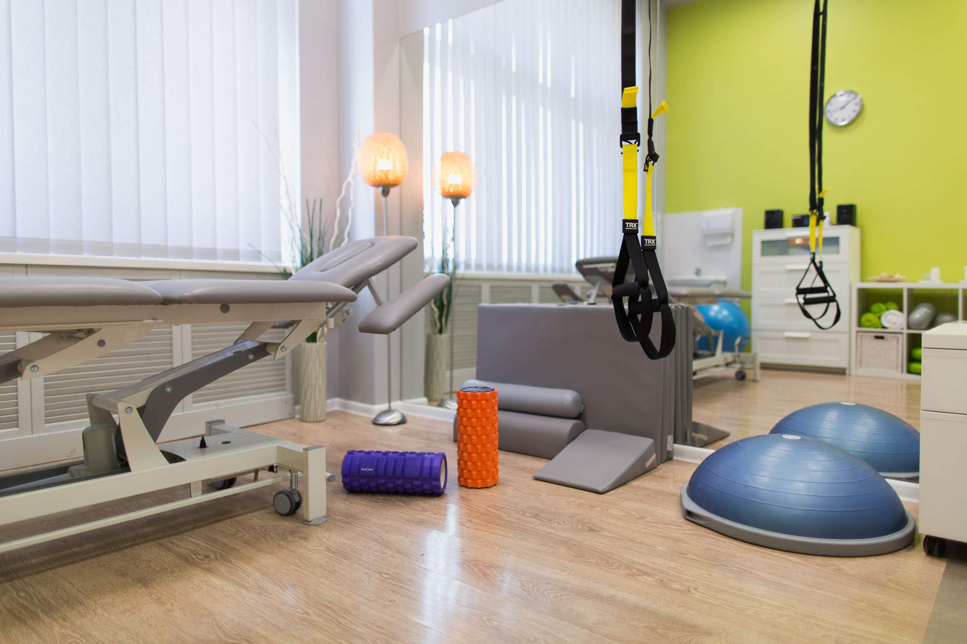 urozmaicony sprzęt i metody rehabilitacyjne w centrum rehabilitacji, masażu i treningu personalnego RehaFit.
